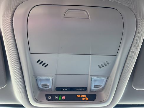 Used 2023 GMC Acadia SLE w/ Driver Convenience Package image 17