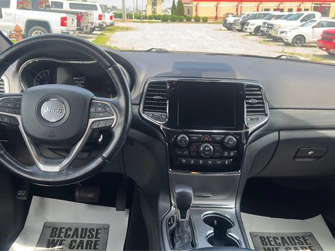 Used 2020 Jeep Grand Cherokee Laredo w/ Security & Convenience Group image 17