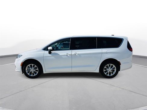 Used 2023 Chrysler Pacifica Touring-L w/ Uconnect Theater Family Group image 41