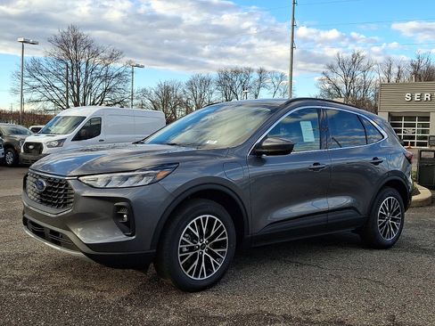 New 2026 Ford Escape SE w/ Class II Trailer Tow Package image 10