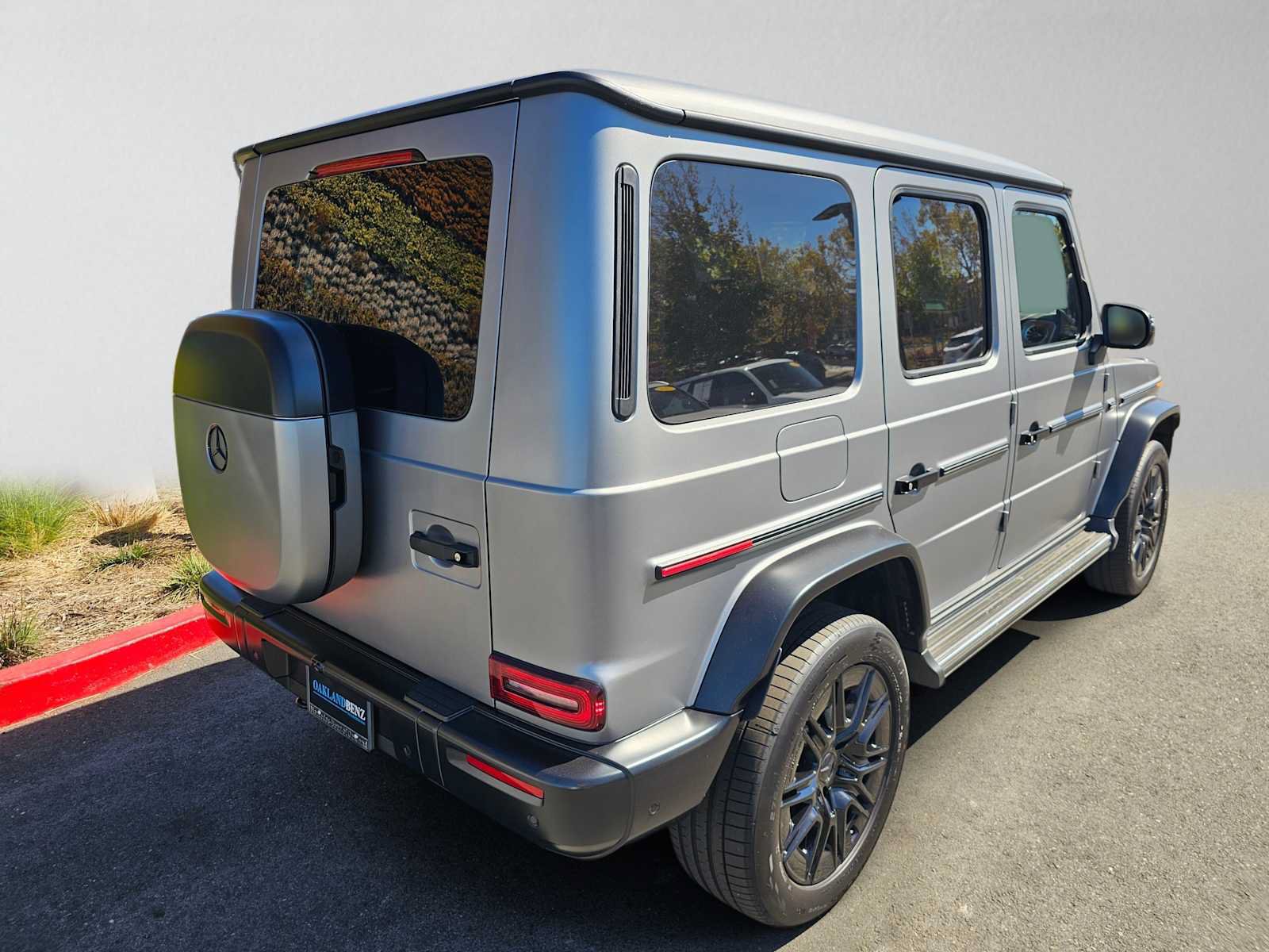 New 2027 Mercedes-Benz G 580 e image 3
