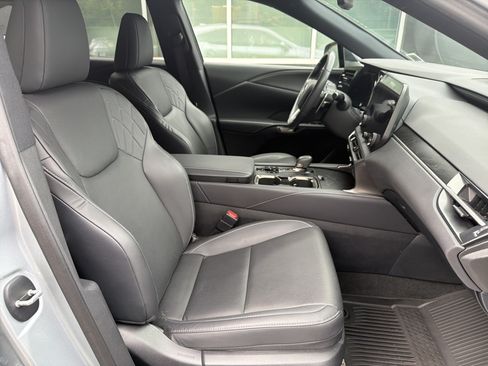 Used 2023 Lexus RX 350 Premium w/ Accessory Package AWD/4WD image 2