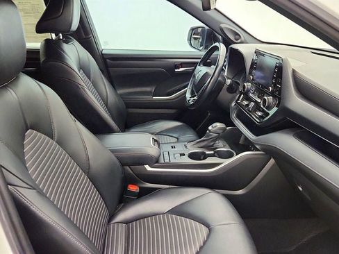 Used 2021 Toyota Highlander XSE FWD image 25