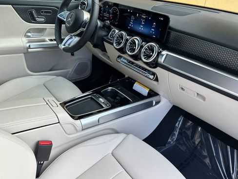 New 2025 Mercedes-Benz GLB 250 4MATIC image 15
