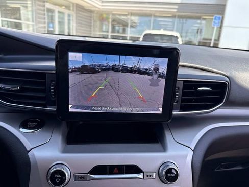 Used 2022 Ford Explorer XLT w/ Equipment Group 202A AWD/4WD image 33