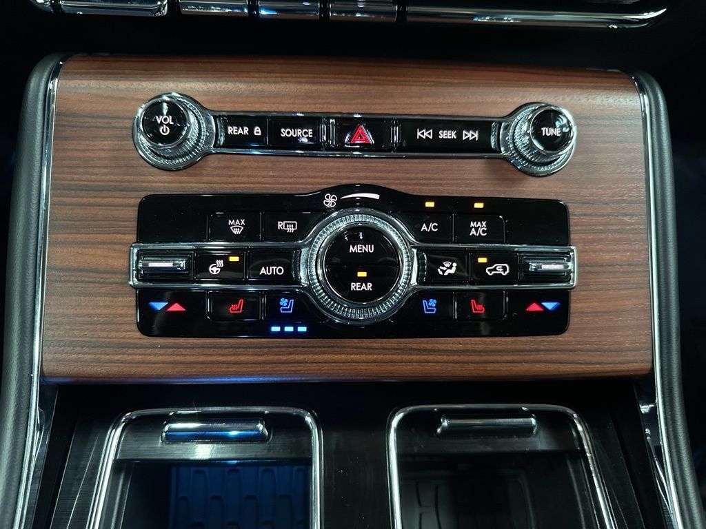 Used 2023 Lincoln Aviator Reserve w/ Equipment Group 201A AWD/4WD image 24
