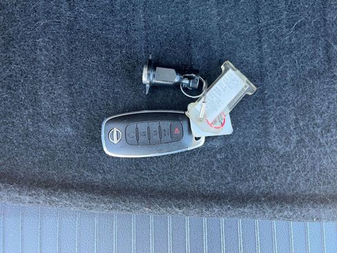 Used 2025 Nissan Rogue SV image 27