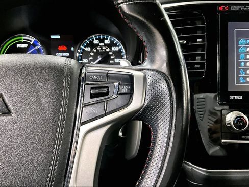 Used 2021 Mitsubishi Outlander LE image 24