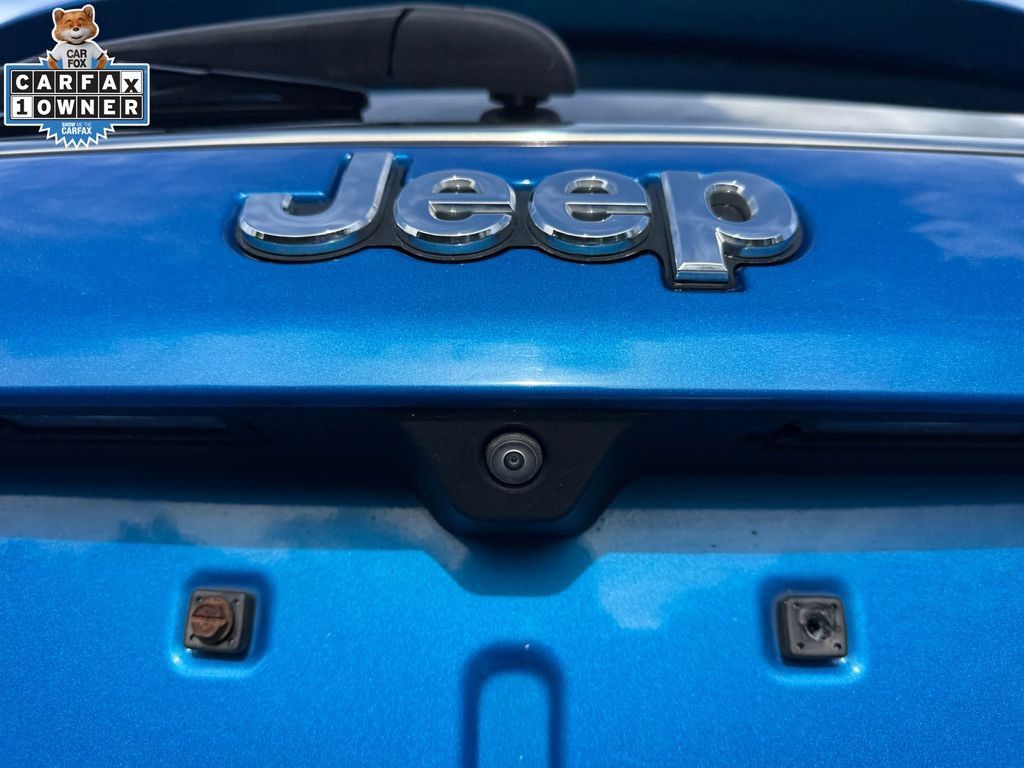 Used 2022 Jeep Compass Latitude w/ Sun and Sound Group AWD/4WD image 18