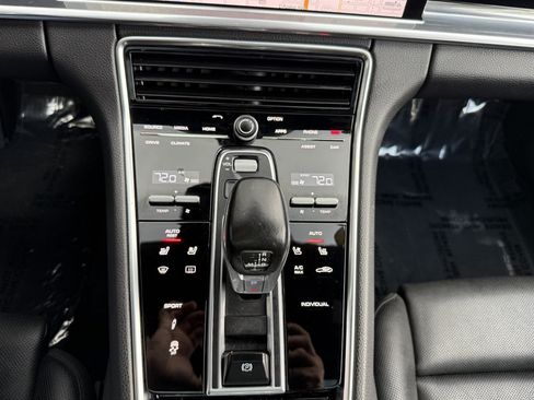 Used 2017 Porsche Panamera 4 AWD/4WD image 17