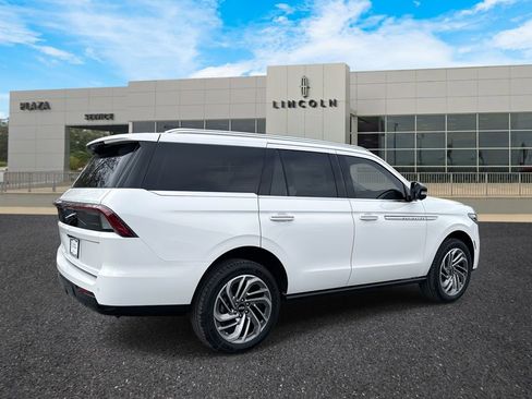 New 2025 Lincoln Navigator Reserve image 3