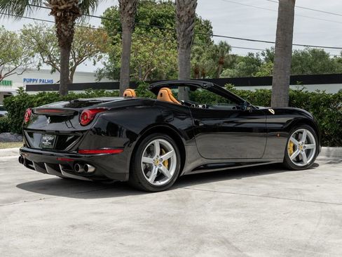 Used 2015 Ferrari California T RWD image 8