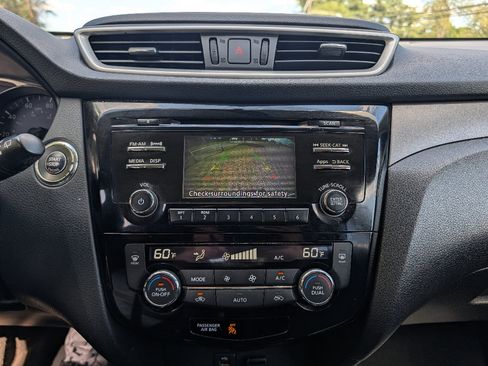 Used 2016 Nissan Rogue SV AWD/4WD image 24
