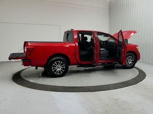 Used 2024 Nissan Titan SV w/ SV Convenience Package image 15