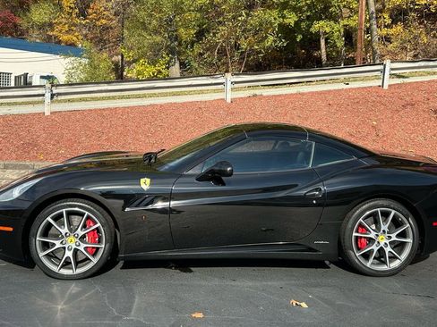 Used 2012 Ferrari California RWD image 3