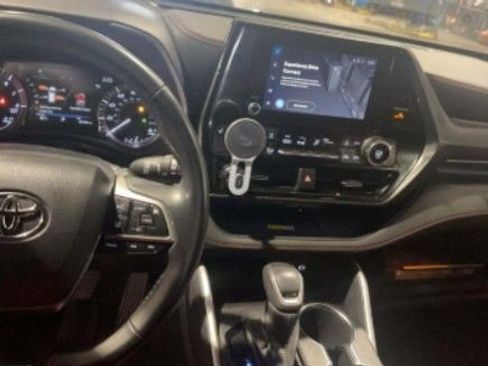 Used 2023 Toyota Highlander XSE image 3