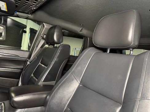 Used 2019 Jeep Grand Cherokee Limited AWD/4WD image 28