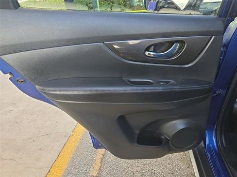 Used 2020 Nissan Rogue SV image 8