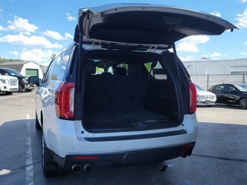 Used 2022 GMC Yukon XL Denali AWD/4WD image 8