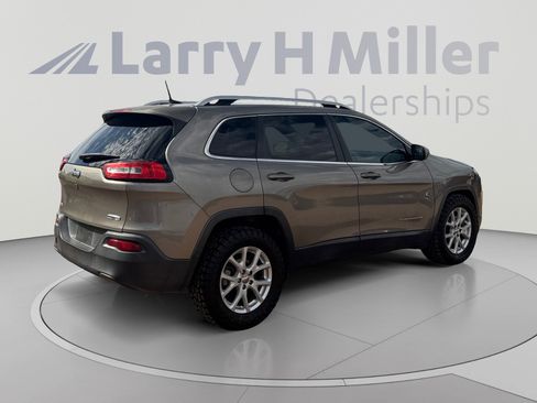 Used 2017 Jeep Cherokee Latitude w/ Comfort & Sound Group FWD image 5