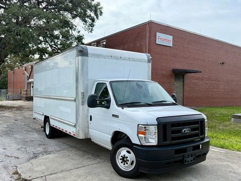 Used 2022 Ford E-350 and Econoline 350 Super Duty image 21