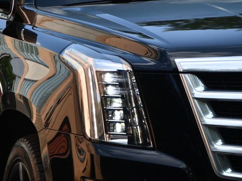 Used 2016 Cadillac Escalade Premium image 12