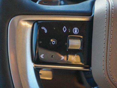 Certified 2025 Land Rover Range Rover SE AWD/4WD image 38