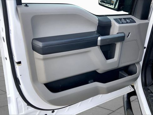 Used 2016 Ford F150 XLT AWD/4WD image 21