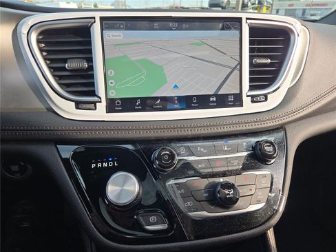 New 2026 Chrysler Pacifica Pinnacle image 29