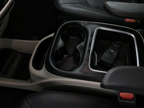 Used 2019 Chrysler Pacifica Touring-L Plus FWD image 38