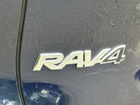 Used 2019 Toyota RAV4 XLE Premium w/ Cold Weather Package AWD/4WD image 18