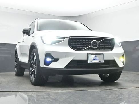 Used 2023 Volvo XC40 B5 Plus w/ Driver Assist Package AWD/4WD image 11