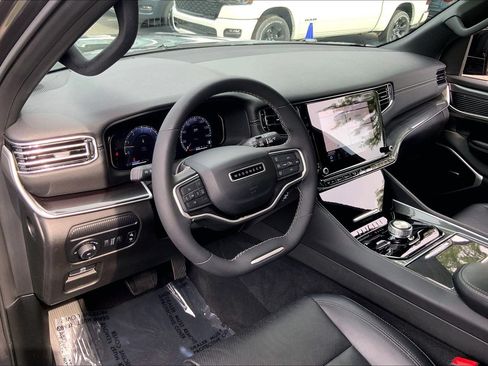 Certified 2023 Jeep Wagoneer 4WD w/ Premium Group I image 17