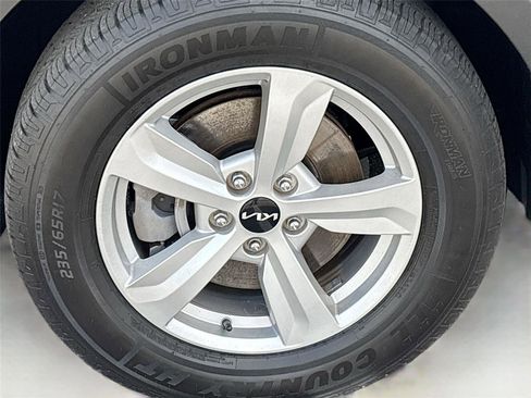 Used 2023 Kia Sorento LX image 32