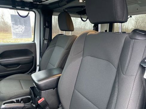 Used 2023 Jeep Wrangler Willys image 13