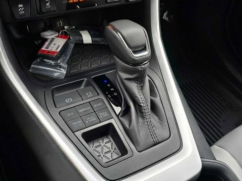 Certified 2025 Toyota RAV4 XLE Premium image 28