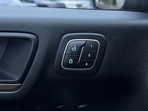 Used 2020 Ford Escape Titanium image 31