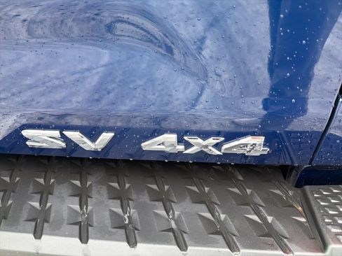 Used 2024 Nissan Titan SV w/ SV Convenience Package image 9