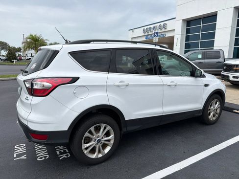 Used 2018 Ford Escape SE w/ SE Sync 3 Package AWD/4WD image 3