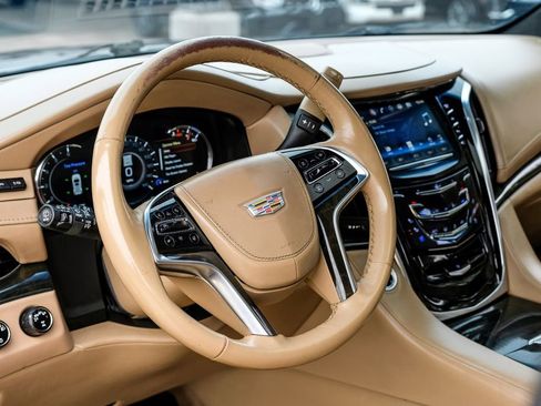 Used 2019 Cadillac Escalade Platinum image 13