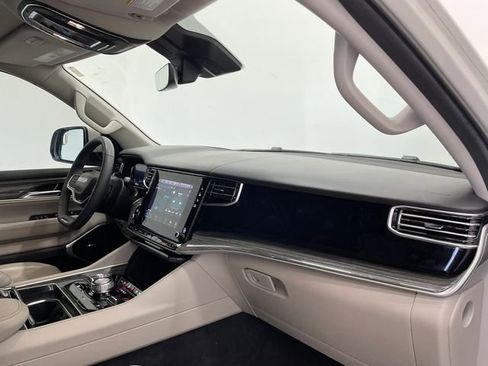 Used 2022 Jeep Wagoneer Series III w/ Convenience Group I image 36