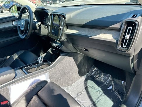 Used 2023 Volvo XC40 B5 Ultimate AWD/4WD image 28