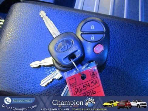 Used 2016 Toyota Tundra SR5 w/ SR5 Upgrade Package AWD/4WD image 11