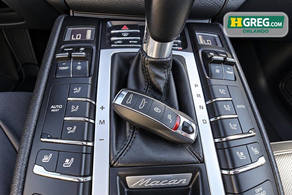 Used 2018 Porsche Macan AWD/4WD image 11
