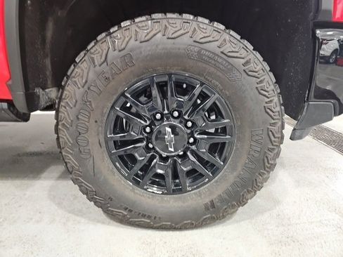 Used 2025 Chevrolet Silverado 2500 ZR2 w/ Technology Package image 28