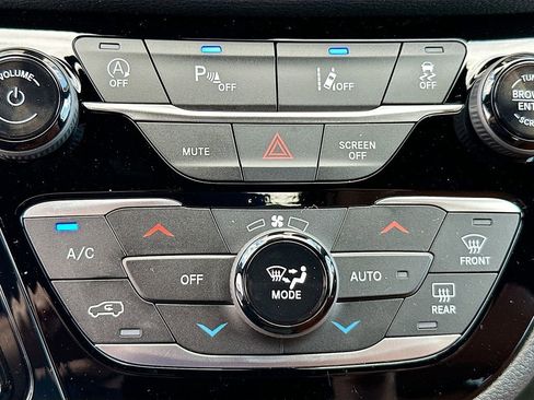 New 2026 Chrysler Pacifica Pinnacle w/ Trailer Tow Group image 22