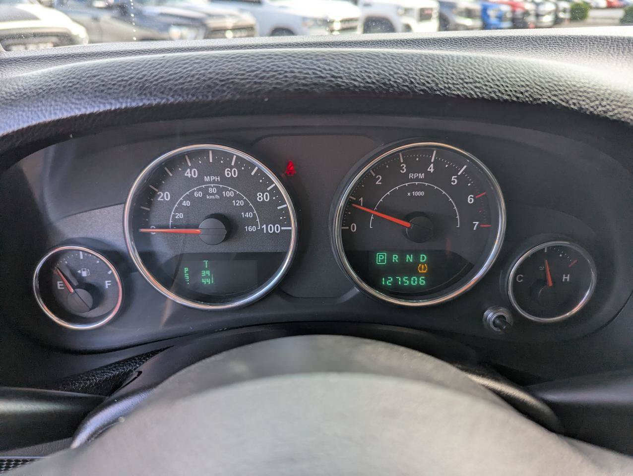 Used 2014 Jeep Wrangler Unlimited Sahara w/ Connectivity Group AWD/4WD image 14