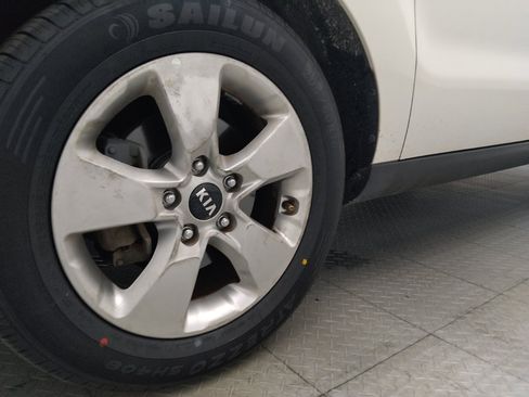Used 2019 Kia Soul FWD image 31