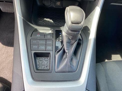 Used 2023 Toyota RAV4 LE AWD/4WD image 12