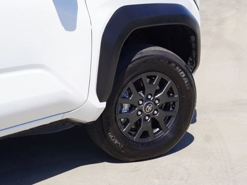 Used 2025 Toyota 4Runner SR5 AWD/4WD image 9